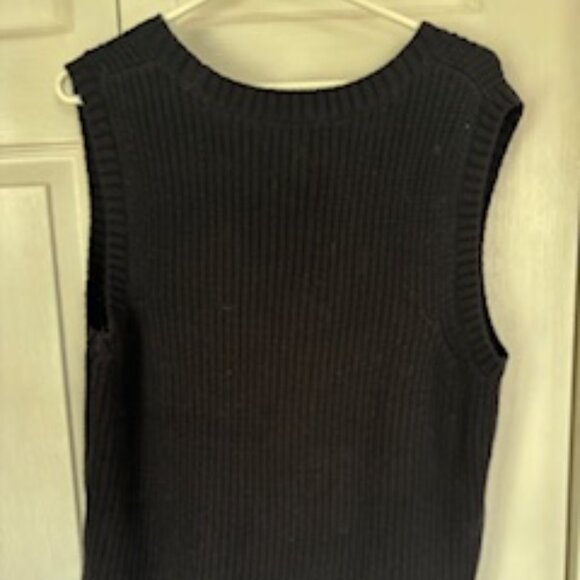 Oversized Black Sweater Vest - Picture 2 of 3